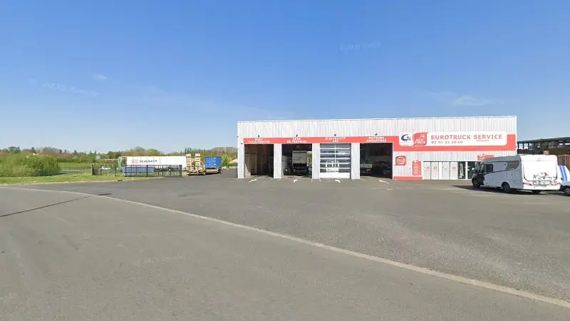 Vue de la rue devant Euro Truck Service, Le Poiré-sur-Vie