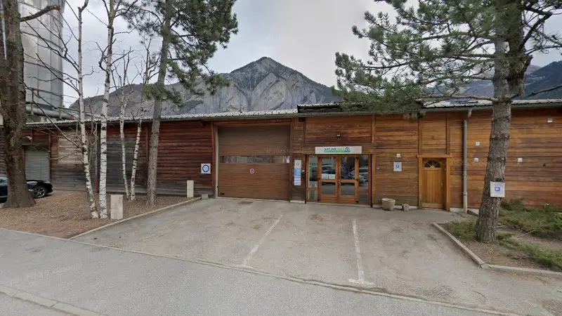 Vue de la rue devant Sécuritest Contrôle Technique Automobile LE BOURG D OISANS, Le Bourg-d'Oisans