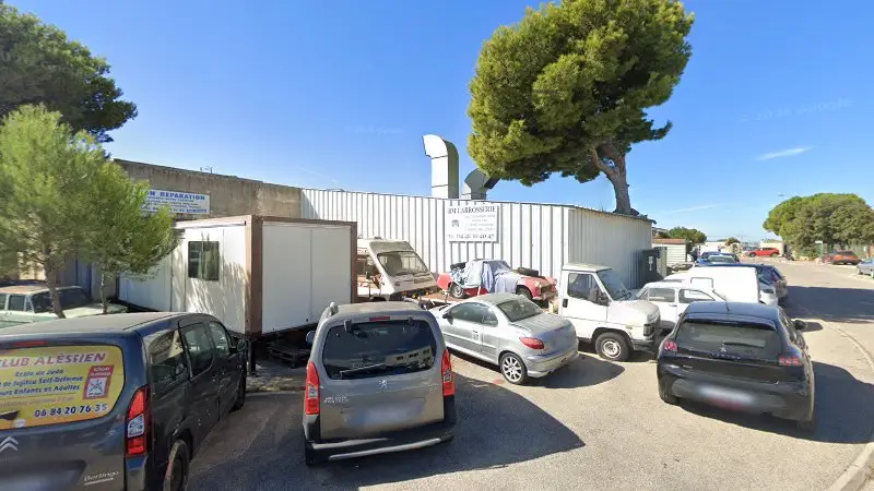 Vue de la rue devant B M Carrosserie Beldjoudi Mourad, Vitrolles