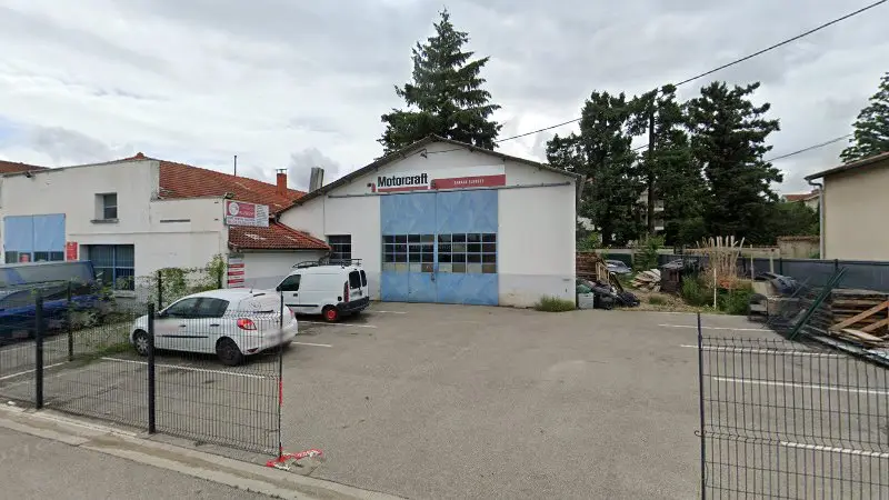 Vue de la rue devant Motorcraft Garage Albress, Dagneux