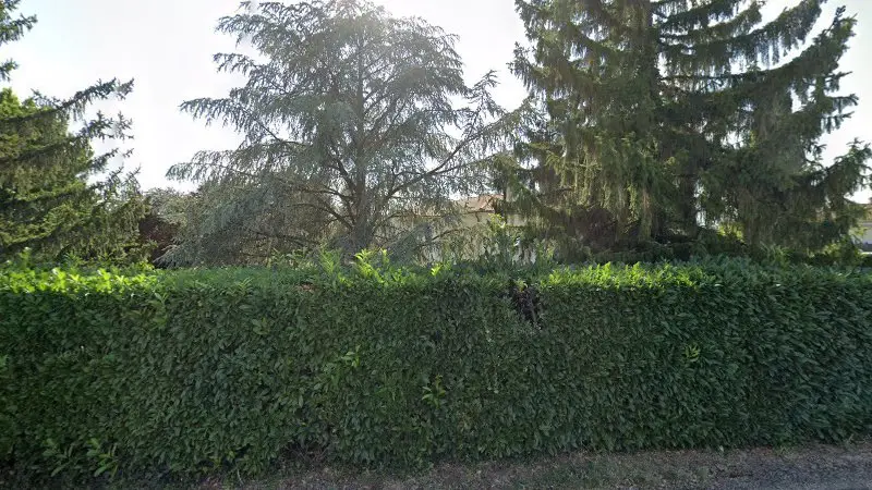Vue de la rue devant LK Auto 47, Villeneuve-sur-Lot