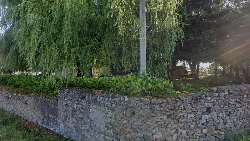 Vue de la rue devant Car'Bure, Montreuil-le-Chétif
