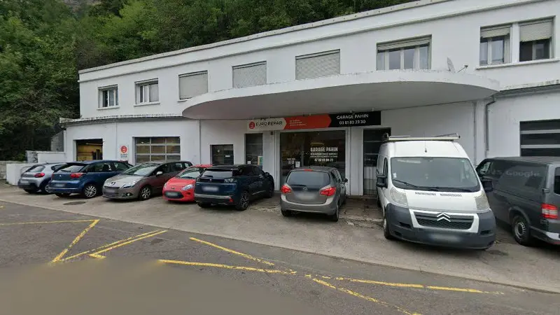 Vue de la rue devant Euro Repar Car Service Garage Pahin, Besançon