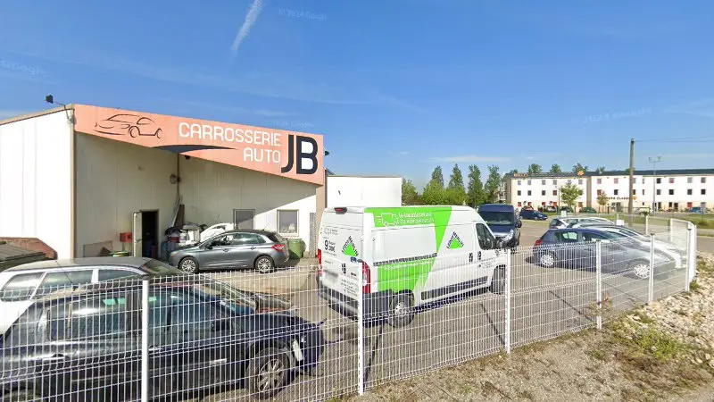 Vue de la rue devant Carrosserie JB, Montagnat