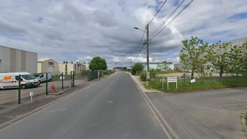 Vue de la rue devant ABF SPOT REPAIR ( réparation de jantes ), Meung-sur-Loire