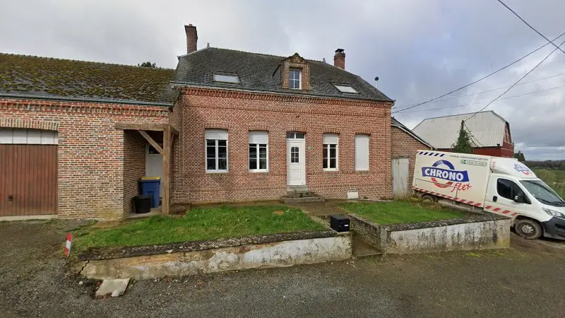 Vue de la rue devant Y.M Auto service, Mont-Saint-Jean