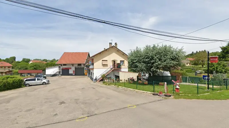 Vue de la rue devant Motrio - Garage Genevey Franck, Bizonnes