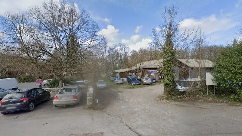 Vue de la rue devant Prud'homme Jean-Philippe, Fontgombault
