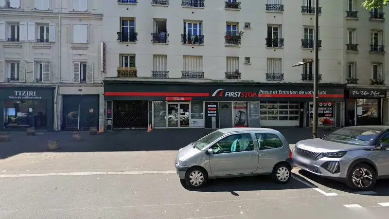 Vue de la rue devant Mobox Boulogne - Forfait Pneus - Garantie - vidange tout compris, Boulogne-Billancourt