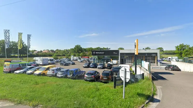 Vue de la rue devant Renault Dacia Garage SAS CHAUVIN, Dompierre-sur-Besbre