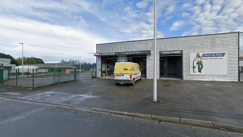 Vue de la rue devant Centre Auto Carrosserie Gregory, Tarbes
