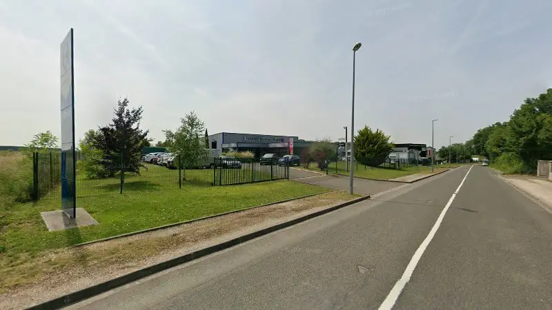 Vue de la rue devant Garage Bourdeau Michel, Gasville-Oisème