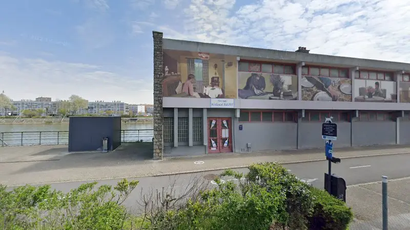 Vue de la rue devant Garage Ferdinand Malfoy, Boulogne-sur-Mer