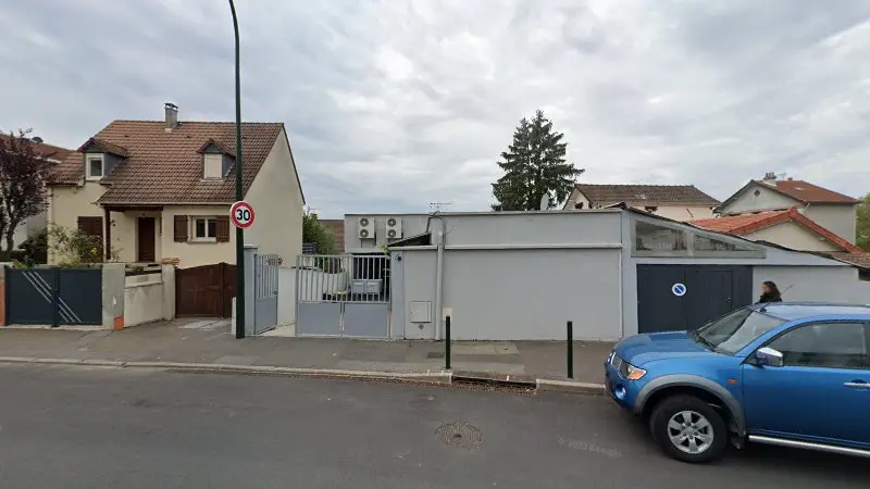 Vue de la rue devant GARAGE TAXIS STARB, Bagneux