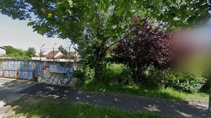 Vue de la rue devant Autos Pièces du Fort, Champigny-sur-Marne