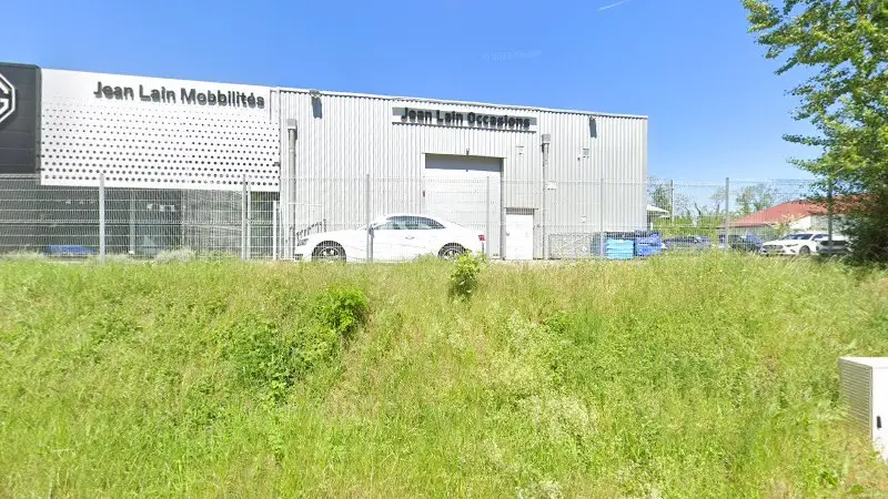 Vue de la rue devant Vienne Sud Motors Eurorepar, Reventin-Vaugris