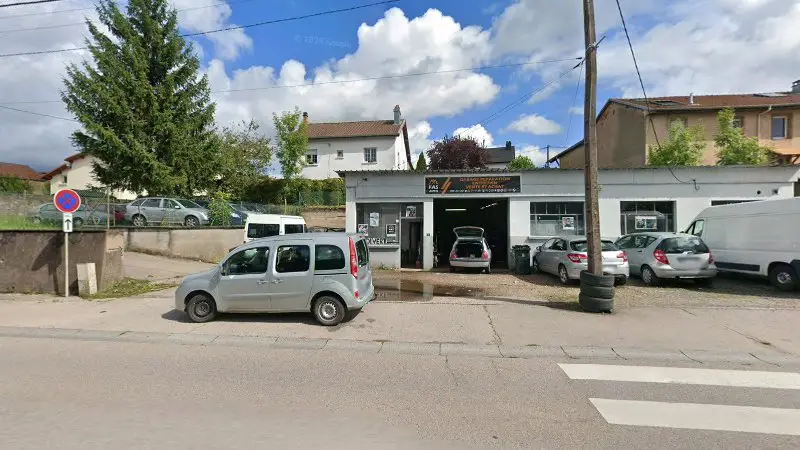 Vue de la rue devant FAS Autos, Étival-Clairefontaine