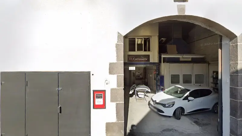 Vue de la rue devant Fa Carrosserie, Aubière