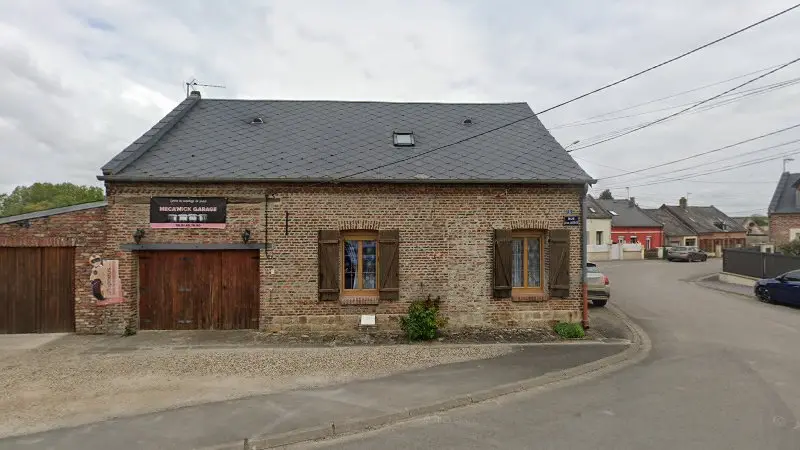 Vue de la rue devant Mécanique garage, Verneuil-sur-Serre