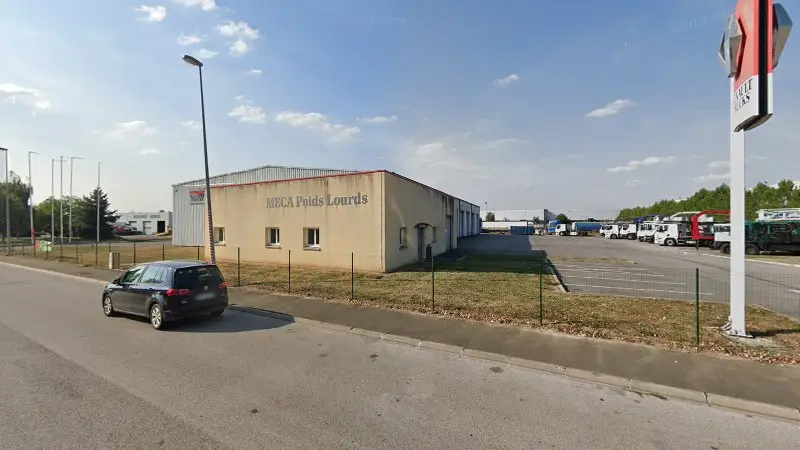Vue de la rue devant Meca Poids Lourds, Crépy-en-Valois
