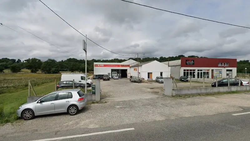 Vue de la rue devant Motrio - Garage Salandini, Mazères-sur-Salat