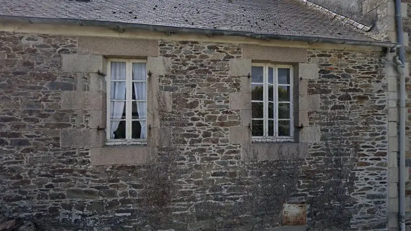Vue de la rue devant Eurorepar Garage Laudren J.F., La Roche-Jaudy
