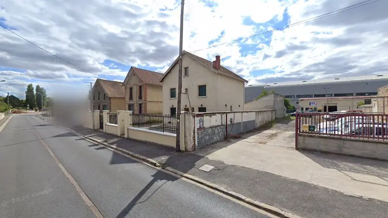 Vue de la rue devant Wautier Alain, Bagneaux-sur-Loing