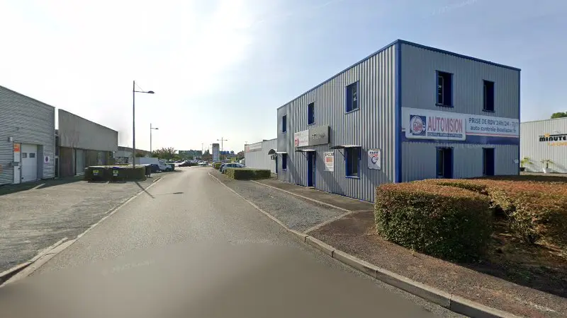Vue de la rue devant Auto Controle 24, Boulazac Isle Manoire