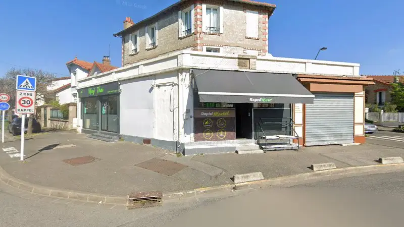 Vue de la rue devant Enlévement Epave Dépannage, Villeneuve-le-Roi
