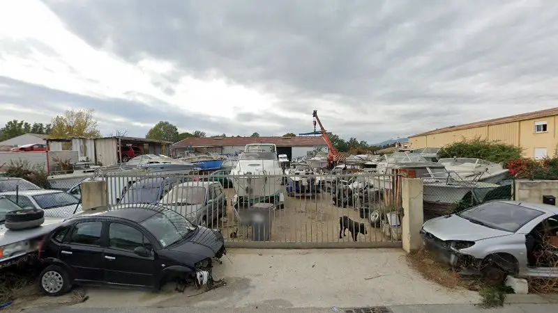 Vue de la rue devant Carrosserie CALECA, Tourrettes