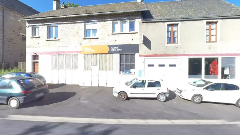 Vue de la rue devant Eurorepar Garage Serge Roux, Nasbinals