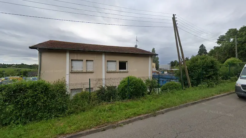Vue de la rue devant Soc Mecanique Et Outillage De Precision, Chaponost