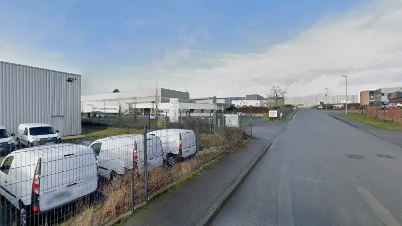 Vue de la rue devant MGM-E / Ex Ets Meunier François Vannes, Vannes