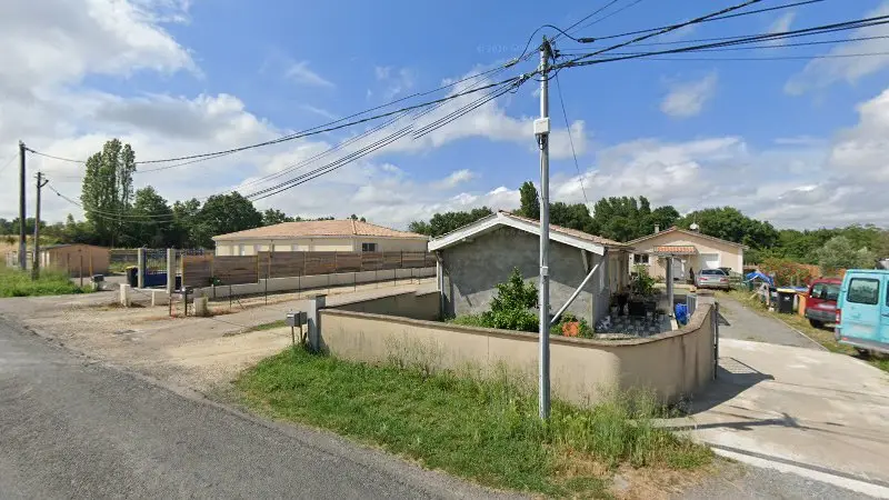 Vue de la rue devant Autoconsult-Vperformance, Cubzac-les-Ponts