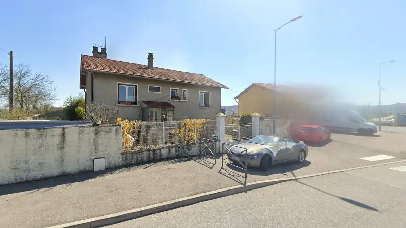 Vue de la rue devant UTILÉO (69) - Entretien / Réparation d'Utilitaires, Saint-Pierre-de-Chandieu
