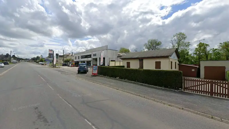 Vue de la rue devant RENAULT / DACIA - Garage Madelaine, Souleuvre en Bocage