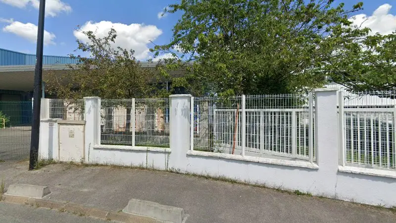 Vue de la rue devant Garage de l'Aventure, Champigny-sur-Marne