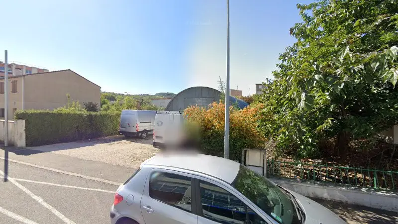 Vue de la rue devant Carrosserie Viersou, Cahors