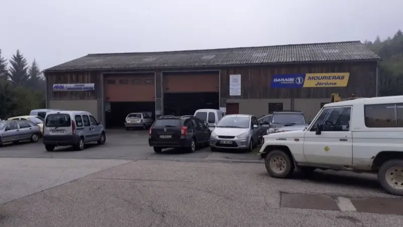 Photo publiée sur la fiche Google de GARAGE PREMIER - GARAGE MOURIERAS, Royère-de-Vassivière