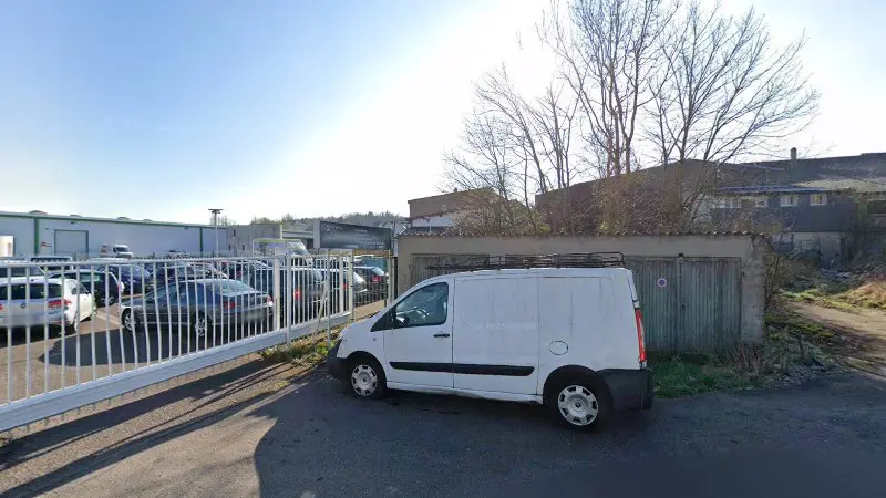Vue de la rue devant Garage de la gare, Lachambre
