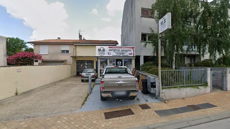 Vue de la rue devant Garage Du Haillan, Le Haillan