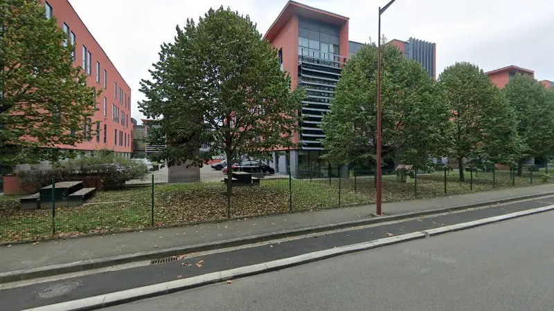 Vue de la rue devant DB-RECUP Epaviste - enlevement d'épaves, Caluire-et-Cuire