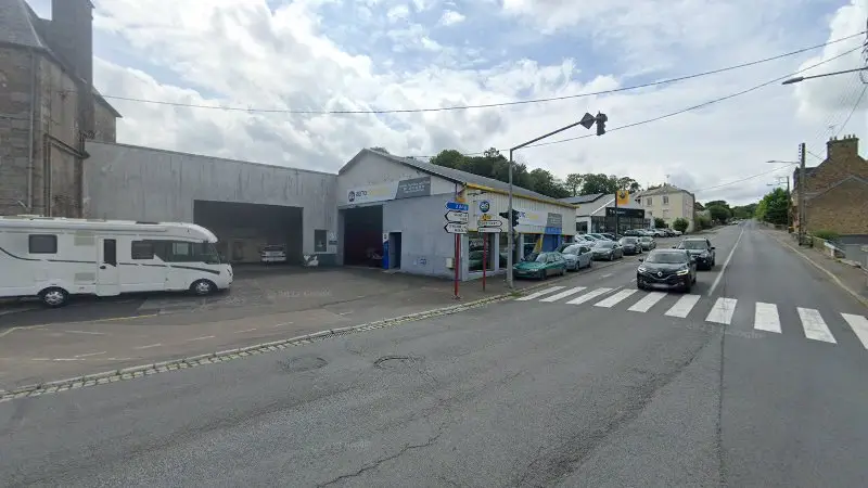Vue de la rue devant AS Autosécurité Contrôle Technique VILLEDIEU LES POÉLES, Villedieu-les-Poêles-Rouffigny