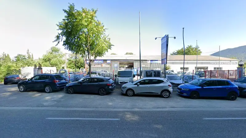 Vue de la rue devant TOP GARAGE - VO CARROSSE, Nyons