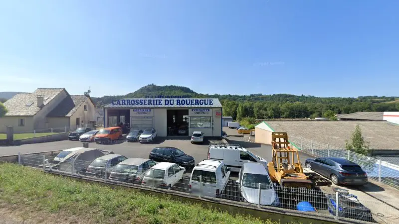 Vue de la rue devant Carrosserie Du Rouergue, Espalion