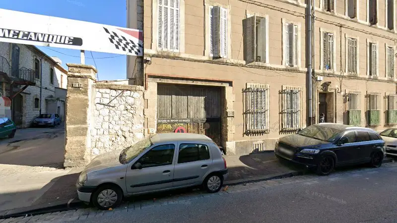 Vue de la rue devant Carrosserie Tgac, Marseille