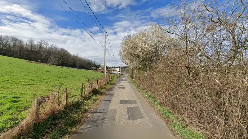 Vue de la rue devant EPAVISTES GRATUITS EXPRESS 42/69, La Talaudière