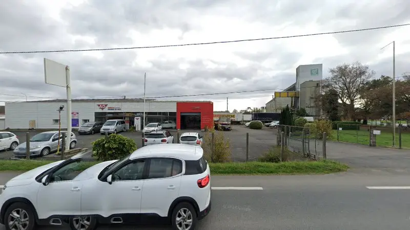 Vue de la rue devant AD Garage Expert PARABIS ET FILS, Came