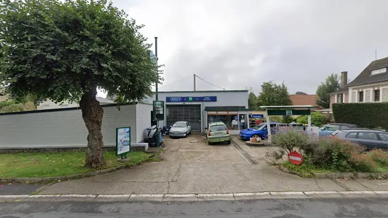 Vue de la rue devant GARAGE PREMIER - GARAGE DESCHAMPS EMMANUEL, Sassetot-le-Mauconduit