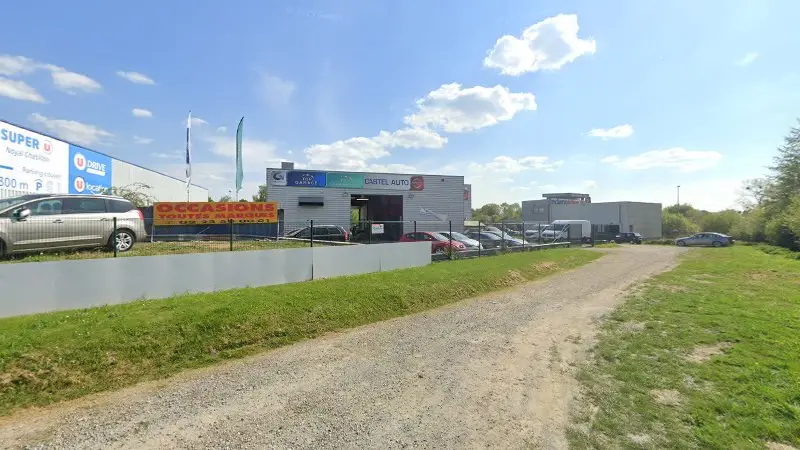 Vue de la rue devant TOP CARROSSERIE, Noyal-Châtillon-sur-Seiche
